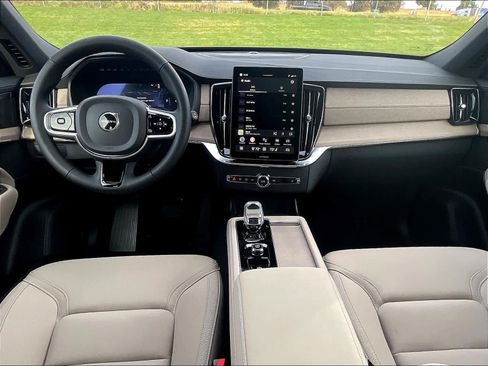 New 2026 Volvo XC90 B5 Plus w/ Protection Package image 7