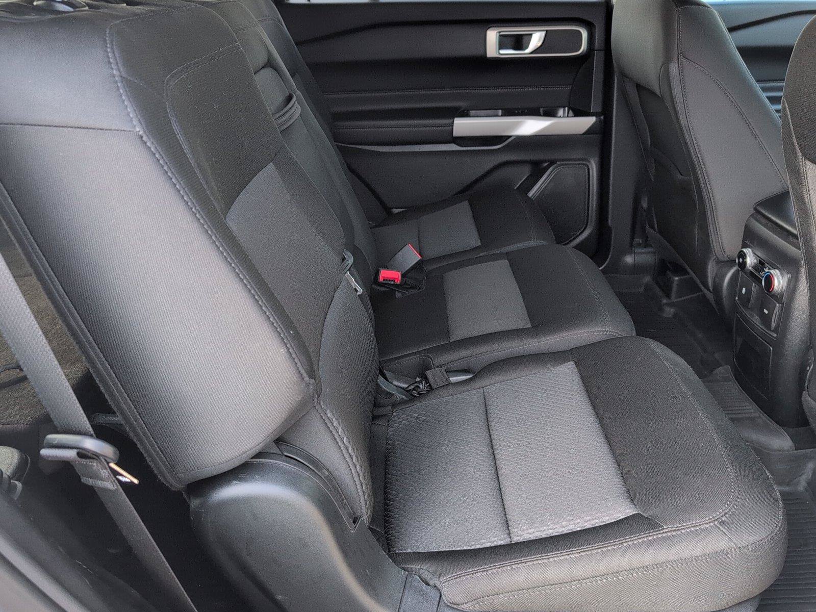 Used 2023 Ford Explorer XLT AWD/4WD image 37