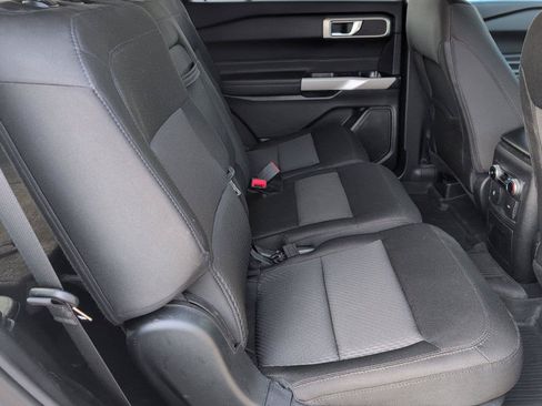 Used 2023 Ford Explorer XLT AWD/4WD image 37