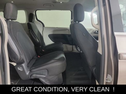 Used 2017 Chrysler Pacifica Touring Plus w/ Tire & Wheel Group FWD image 17