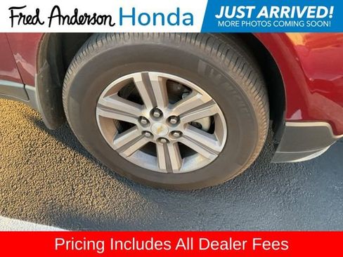 Used 2017 Chevrolet Traverse LT FWD image 2