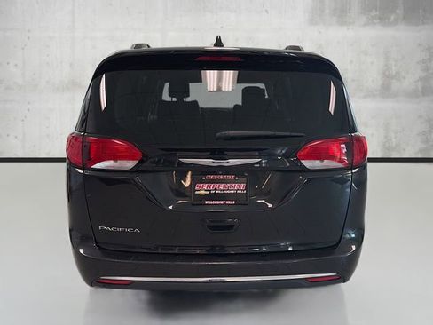 Used 2017 Chrysler Pacifica Touring-L Plus image 6
