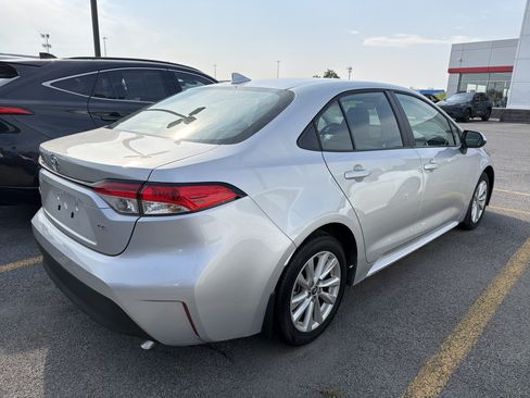 Used 2025 Toyota Corolla LE w/ LE Premium Package FWD image 7