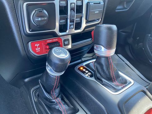 Used 2019 Jeep Wrangler Unlimited Rubicon w/ Advanced Safety Group AWD/4WD image 27
