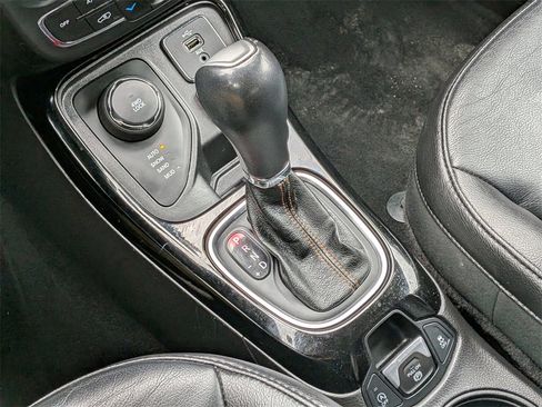 Used 2018 Jeep Compass Limited image 16