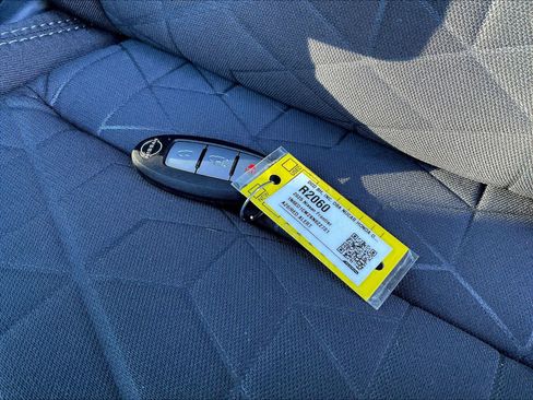 Used 2025 Nissan Frontier SV image 29