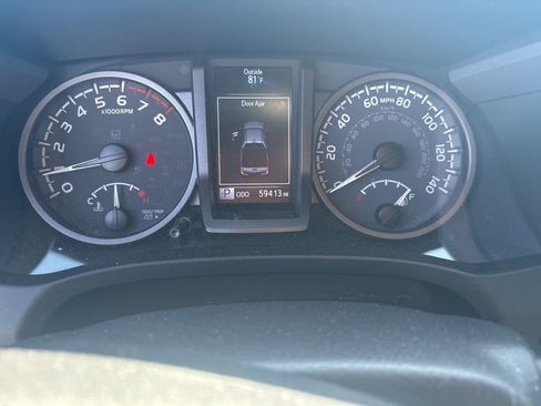 Used 2021 Toyota Tacoma TRD Off-Road w/ Technology Package AWD/4WD image 2