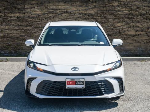 Used 2025 Toyota Camry SE image 2