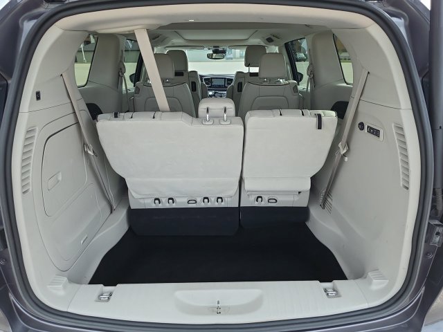 Used 2019 Chrysler Pacifica Limited w/ Advanced Safetytec Group FWD image 32