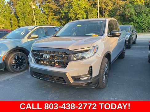Used 2025 Honda Ridgeline Sport image 4