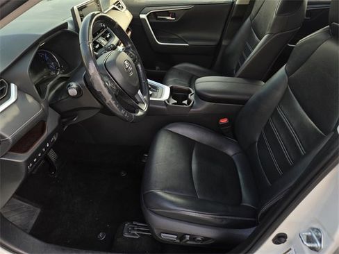 Used 2019 Toyota RAV4 Limited image 21