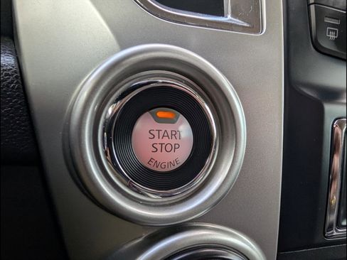 Used 2020 Nissan Titan SV w/ SV Convenience Package image 11