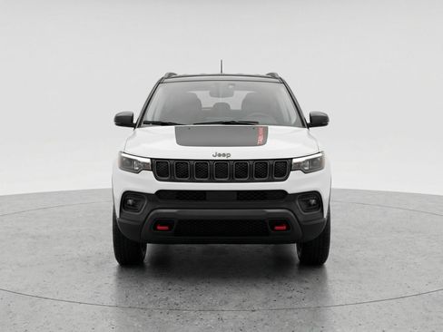 Used 2025 Jeep Compass Trailhawk image 2