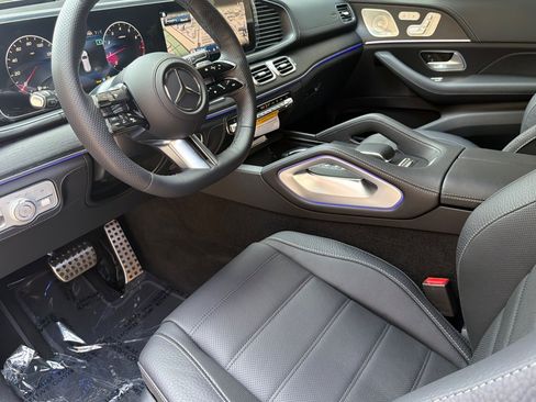 New 2026 Mercedes-Benz GLS 580 4MATIC image 9