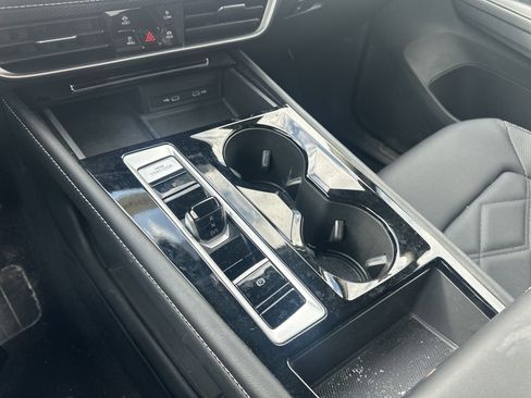 Used 2024 Volkswagen Atlas SE AWD/4WD image 29