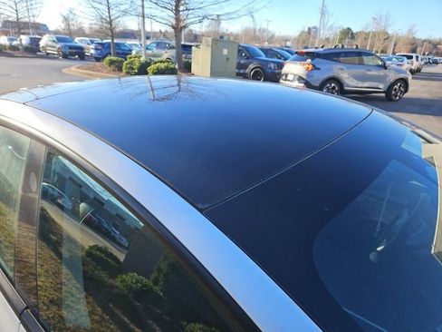 Used 2023 Tesla Model 3 Standard Range image 5