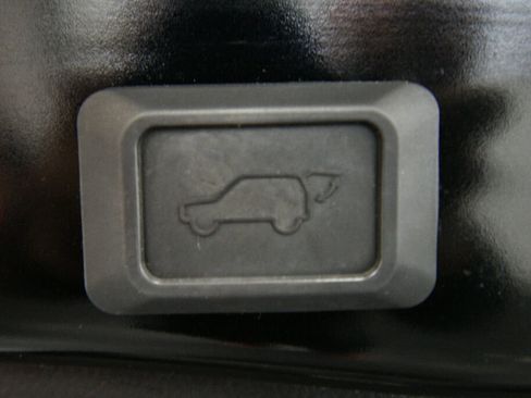 Used 2022 Toyota RAV4 XLE Premium image 24