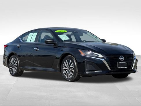 Used 2024 Nissan Altima 2.5 SV FWD image 7