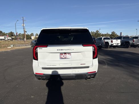 Used 2025 GMC Yukon Denali w/ Sun & Power Step Package image 9
