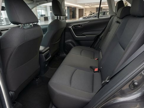 Used 2021 Toyota RAV4 LE FWD image 12