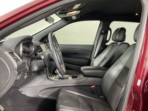 Used 2021 Jeep Grand Cherokee Laredo X image 12