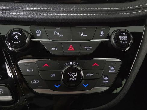 New 2026 Chrysler Pacifica Select image 26