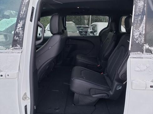 New 2026 Chrysler Voyager LX image 7