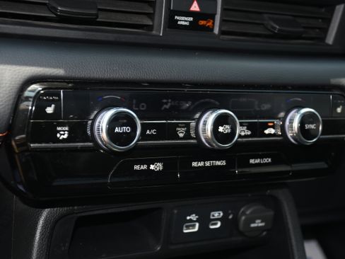 Used 2024 Honda Pilot TrailSport image 16