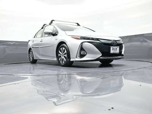 Certified 2020 Toyota Prius Prime Limited FWD image 26