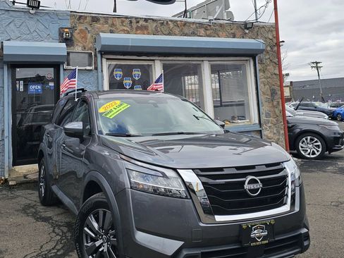 Used 2022 Nissan Pathfinder SV w/ Cargo Package image 2