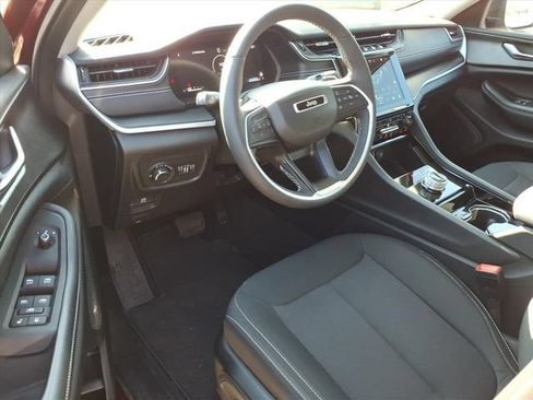 Used 2023 Jeep Grand Cherokee Laredo w/ Luxury Tech Group I AWD/4WD image 14