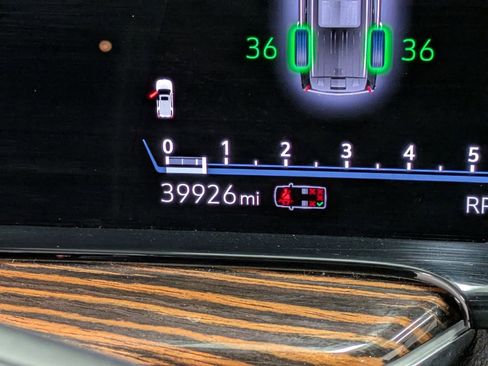 Used 2021 Cadillac Escalade Premium Luxury image 16