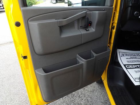 Used 2021 GMC Savana 3500 Extended w/ Power Convenience Package image 14