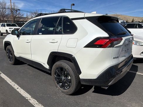 Used 2022 Toyota RAV4 SE w/ Convenience Package image 3