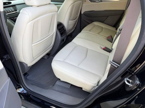Used 2018 Cadillac XT5 Luxury w/ Driver Awareness Package FWD image 10