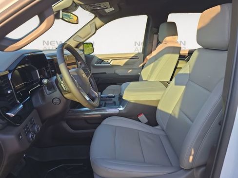 Used 2024 Chevrolet Silverado 1500 LTZ w/ LTZ Convenience Package II AWD/4WD image 9