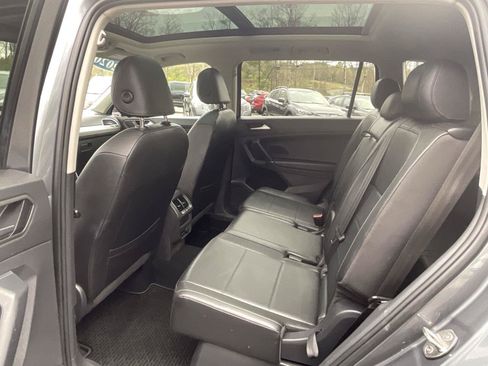 Used 2020 Volkswagen Tiguan SE w/ Panoramic Sunroof Package AWD/4WD image 12