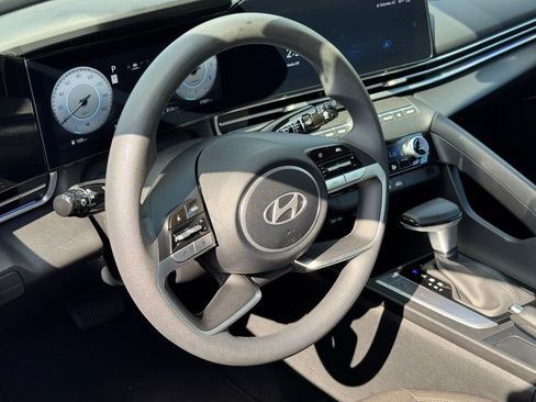 Used 2024 Hyundai Elantra SEL image 16