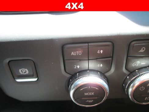 Used 2024 GMC Sierra 2500 AT4 w/ AT4 Premium Plus Package AWD/4WD image 33