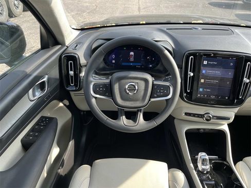 Used 2023 Volvo XC40 B5 Plus w/ Protection Package Premier image 14