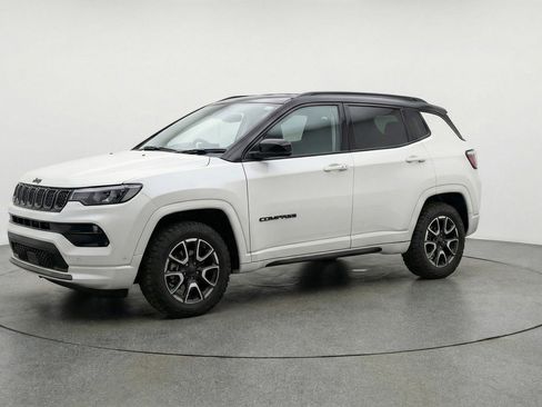 Used 2025 Jeep Compass Trailhawk image 3