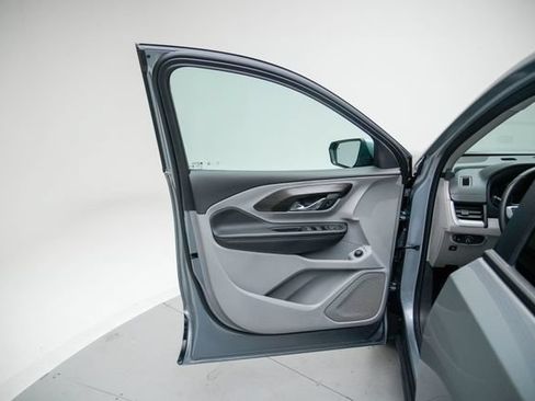 Used 2023 GMC Terrain SLE w/ Driver Convenience Package FWD image 11