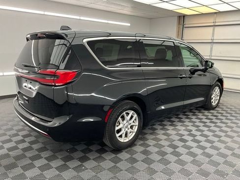 Used 2023 Chrysler Pacifica Touring-L FWD image 24