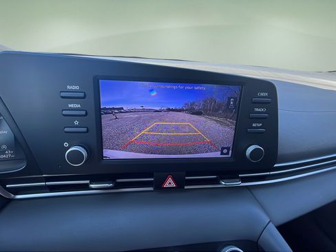 Used 2022 Hyundai Elantra SE w/ Preferred Accessory Package FWD image 21