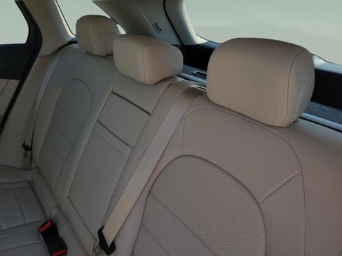 Certified 2022 Mercedes-Benz GLC 300 4MATIC image 9