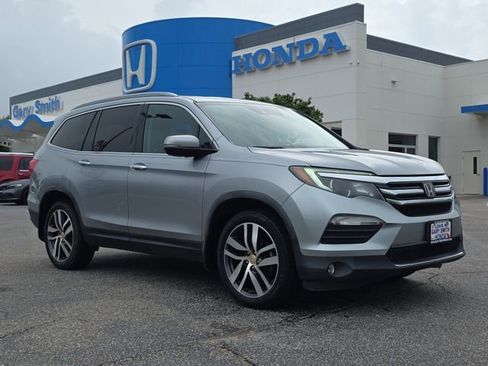 Used 2017 Honda Pilot Elite image 2