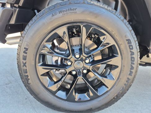 Certified 2025 Jeep Wrangler Unlimited Sahara w/ Safety Group AWD/4WD image 15