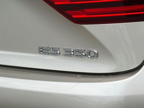 Used 2017 Lexus ES 350 w/ Luxury Package FWD image 32