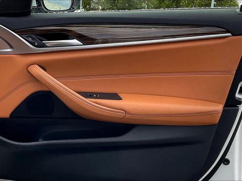 Used 2021 BMW 530e xDrive image 27