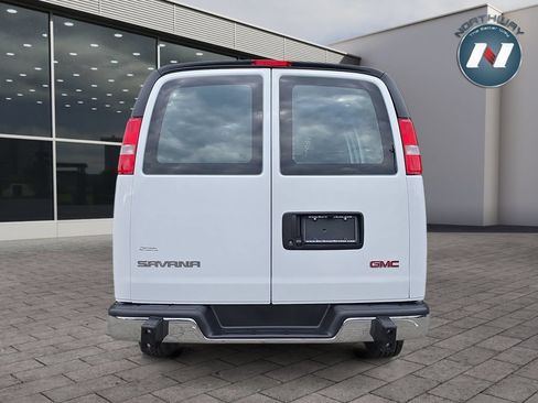 Used 2024 GMC Savana 2500 w/ Driver Convenience Package RWD image 4